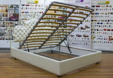 Кровать Аргеста кованая с мягкими царгами Exotica и две тумбочки