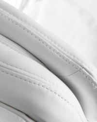 Офисное кресло для руководителей ДОБРИН ЛЙНДОН (белый) / DOBRIN LYNDON