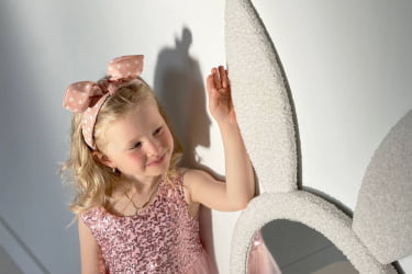 Детский стол Зайка MK-0019 белое дерево/белый (плюш)