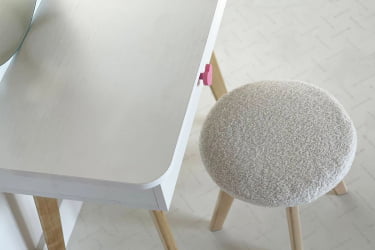 Детский стол Зайка MK-0019 белое дерево/белый (плюш)