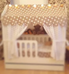 Балдахин для кроватки желтый зигзаг на белом