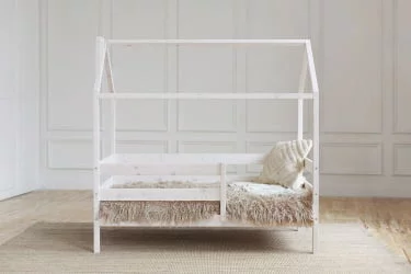 Детская кровать в колерованном масле