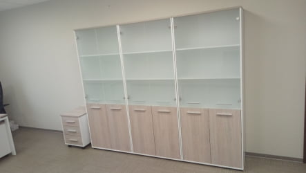 Шкаф 4 широкий верх стеклянные двери, низ закрытый Дека 10.19.171 Дуб Сантана светлый/Белый / Deka