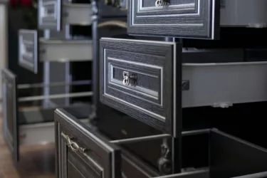 Тумба кухонная 600 с 3 ящиками (4) Италия ЛД 275.146.000 Черный Дуб темный