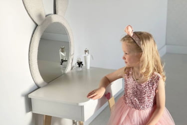 Детский стол Зайка MK-0019 белое дерево/белый (плюш)