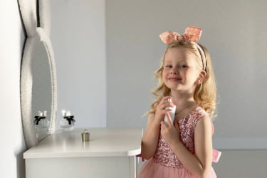 Детский стол Зайка MK-0019 белое дерево/белый (плюш)