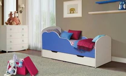 Детская кровать с бортиком ОБЛАКА №2 700*1400 Белый/Ярко-розовый