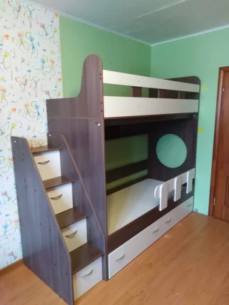 Кровать Юниор 1 (без бортика) корпус Венге фасады Белое дерево_2