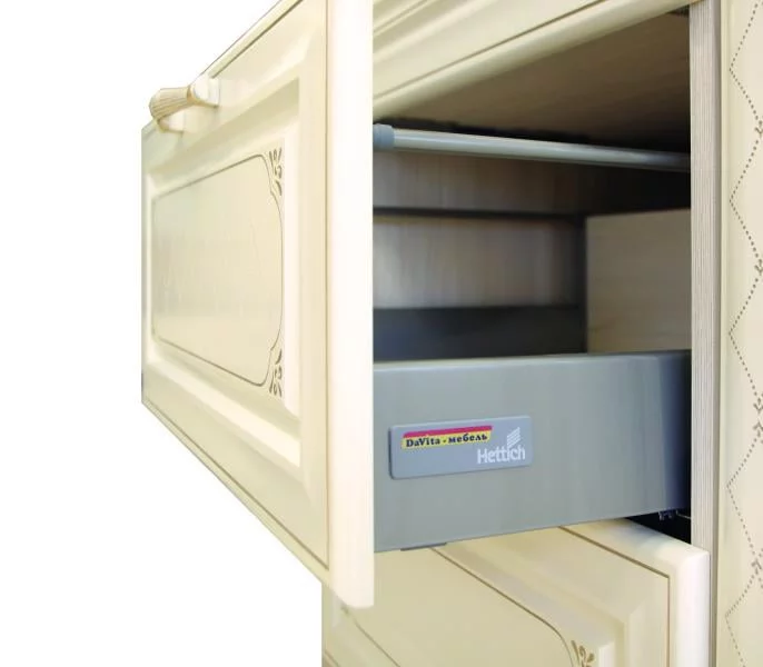 Стол с 3 ящиками (с системой плавного закрывания) Милана 23.90 Сосна Астрид/Ваниль_4