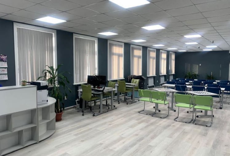 Парта с надстройкой 900*600 мм, регулируемая по высоте_1