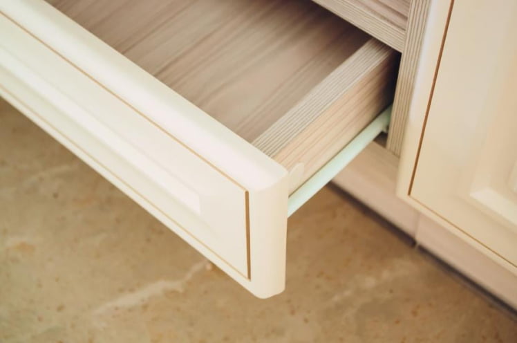 Стол с 3 ящиками (метабоксы) Милана 23.59 Сосна Астрид/Ваниль_4