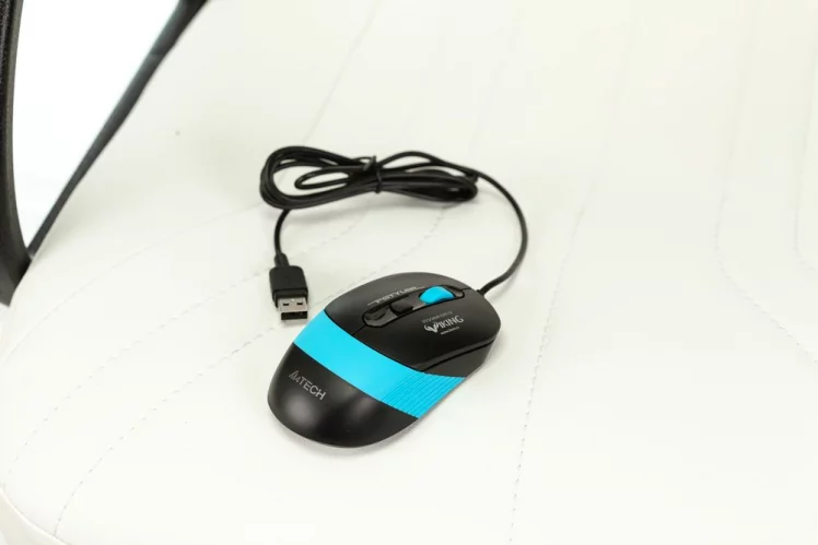 Геймерское кресло Бюрократ ZOMBIE RUNNER Белый-голубой_11