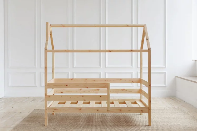 Кровать-домик в натуральном цвете_1