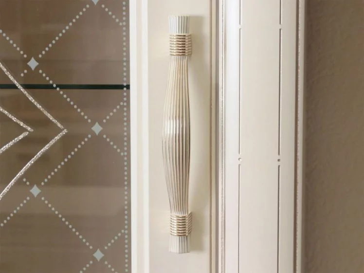 Шкаф-витрина с колоннами (левый/правый) Венеция 32.06 Сосна Астрид Ваниль_4